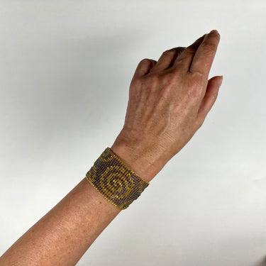 Brazalete Telar Dorado Grueso Espirales Plata Pavonada